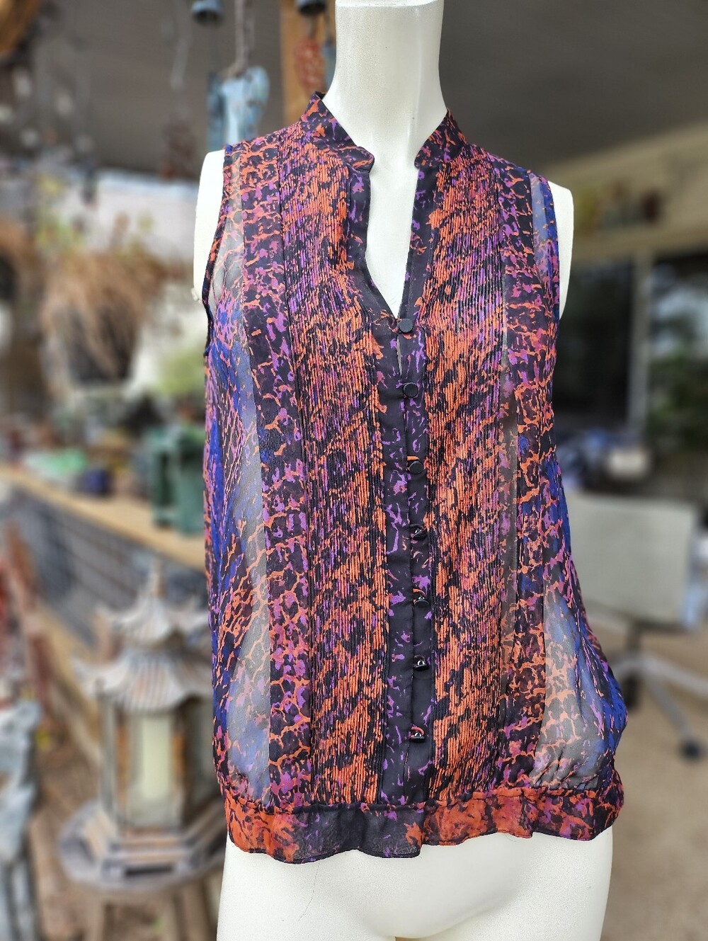 Gorgeous Kenneth Cole 100% Silk Abstract Fine Pleated Sleeveless Blouse Size 2